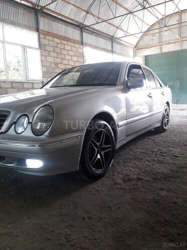 Mercedes E 270 2000, 415,000 km - 2.7 l - Bərdə