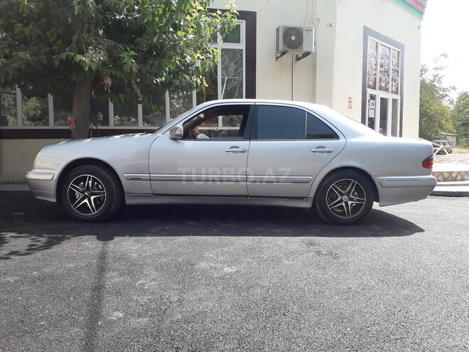 Mercedes E 270 2000, 415,000 km - 2.7 l - Bərdə