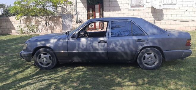 Mercedes E 220 1990, 491,580 km - 2.2 л - Saatlı