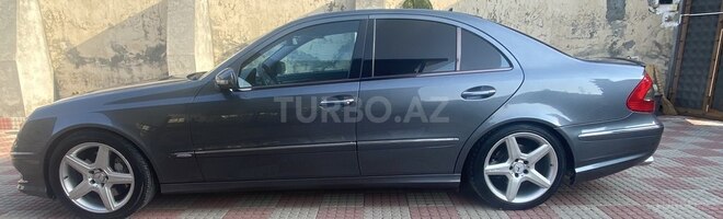 Mercedes E 350 2007, 319,000 km - 3.5 l - Qax