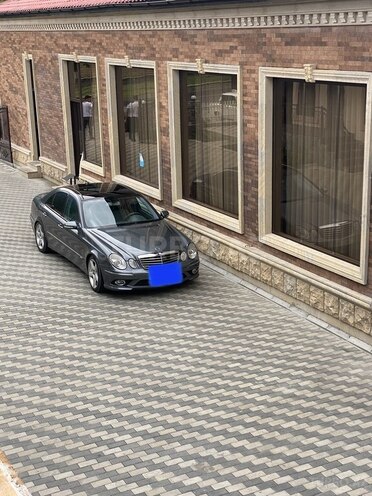 Mercedes E 350 2007, 319,000 km - 3.5 l - Qax