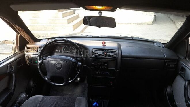 Opel Vectra 1994, 123,456 km - 1.8 l - Qusar
