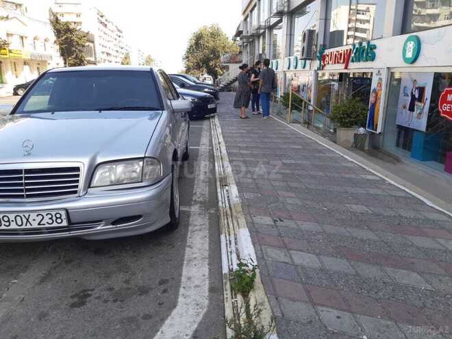 Mercedes C 220 1999, 269,000 km - 2.2 l - Bakı