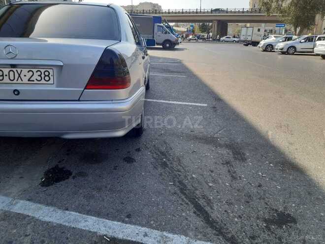 Mercedes C 220 1999, 269,000 km - 2.2 l - Bakı