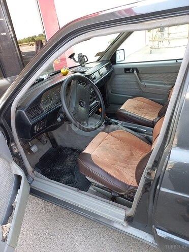 Mercedes 190 1992, 220,000 km - 2.0 л - Sabirabad