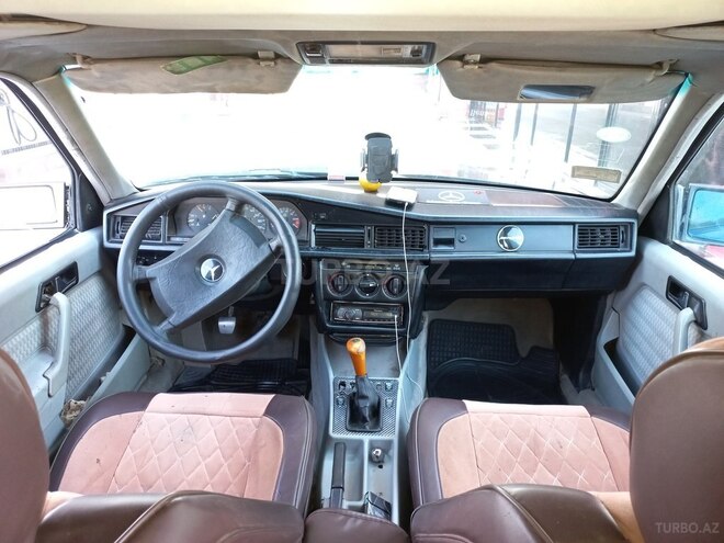 Mercedes 190 1992, 220,000 km - 2.0 л - Sabirabad