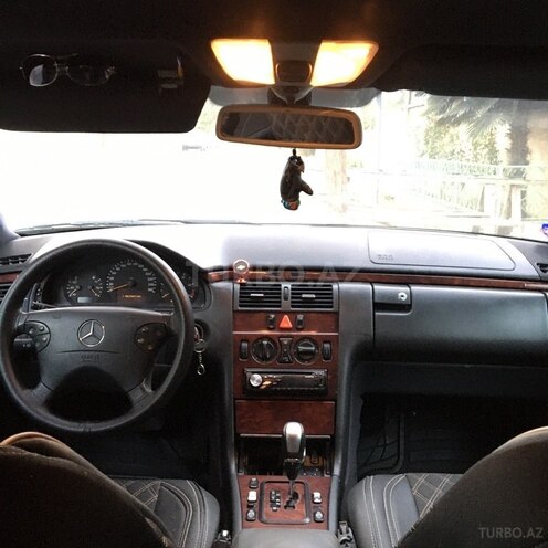 Mercedes E 220 2001, 413,582 km - 2.2 l - Tovuz