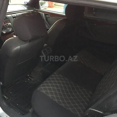 Mercedes E 220 2001, 413,582 km - 2.2 l - Tovuz