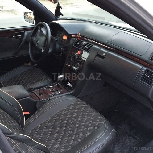 Mercedes E 220 2001, 413,582 km - 2.2 l - Tovuz