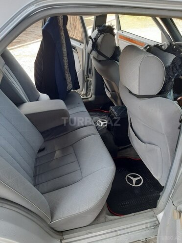 Mercedes E 220 1990, 687,456 km - 2.2 l - Bakı