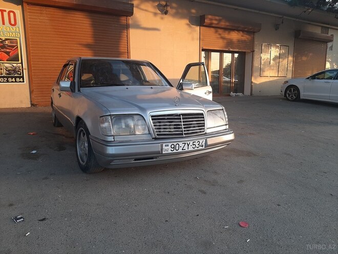 Mercedes E 220 1990, 687,456 km - 2.2 l - Bakı