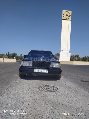 Mercedes E 250 1993, 501,652 km - 2.5 l - Beyləqan