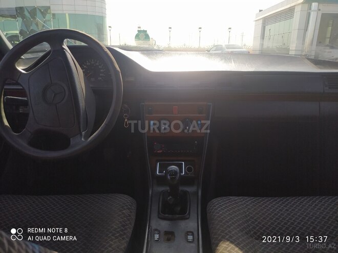 Mercedes E 250 1993, 501,652 km - 2.5 l - Beyləqan