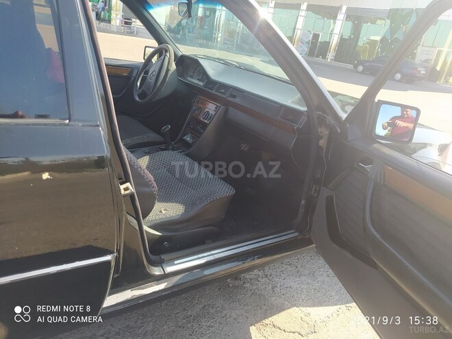 Mercedes E 250 1993, 501,652 km - 2.5 l - Beyləqan
