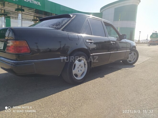 Mercedes E 250 1993, 501,652 km - 2.5 l - Beyləqan