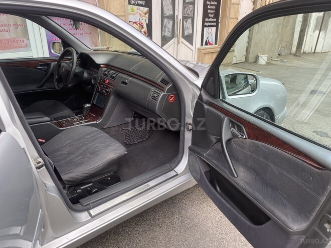 Mercedes E 220 2000, 389 km - 2.2 л - Bakı