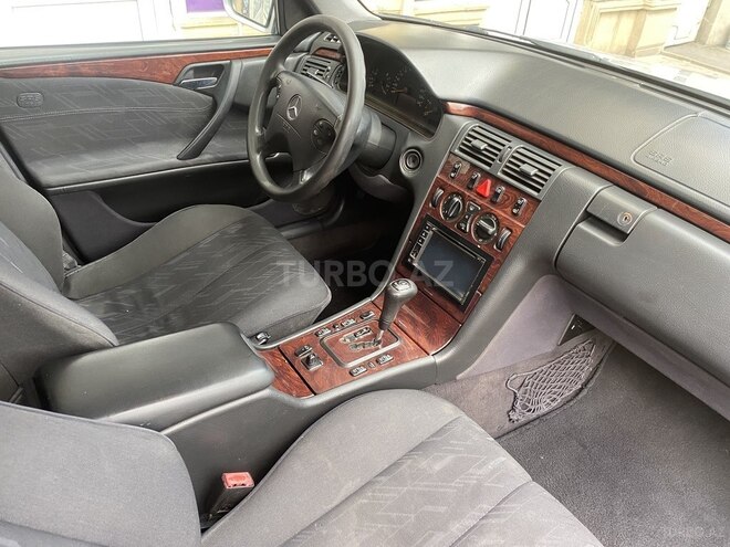 Mercedes E 220 2000, 389 km - 2.2 л - Bakı