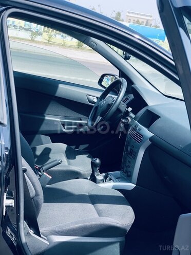 Opel Astra 2009, 153,000 km - 1.4 л - Bakı