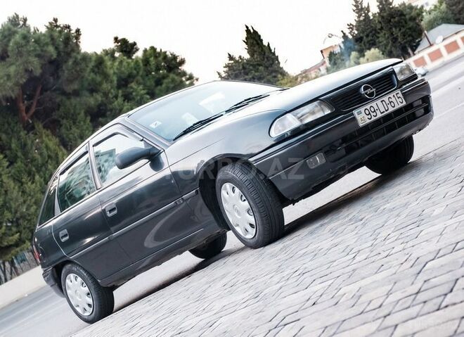 Opel Astra 1996, 295,000 km - 1.6 l - Bakı
