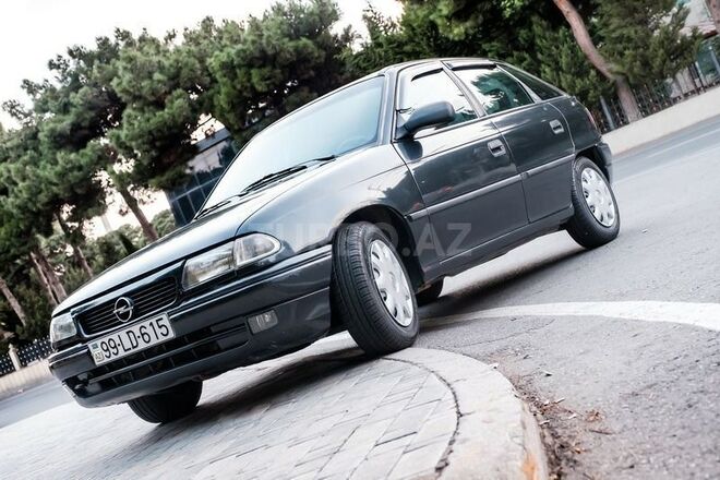 Opel Astra 1996, 295,000 km - 1.6 l - Bakı