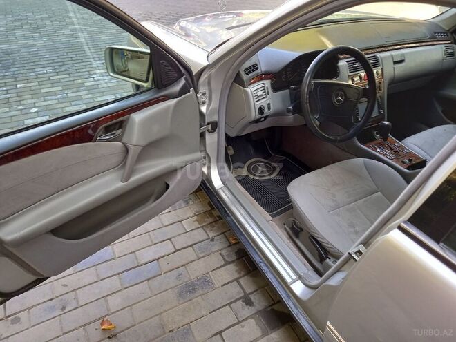 Mercedes E 280 1999, 220,000 km - 2.8 l - Mingəçevir