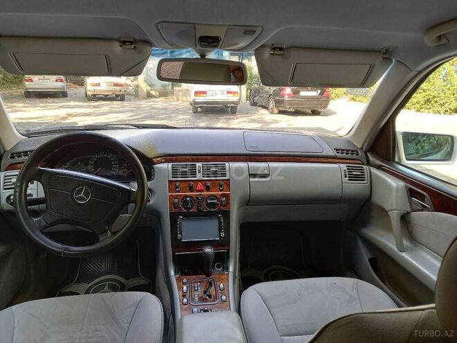 Mercedes E 280 1999, 220,000 km - 2.8 l - Mingəçevir