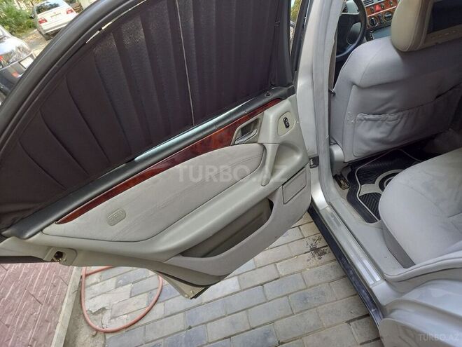 Mercedes E 280 1999, 220,000 km - 2.8 l - Mingəçevir