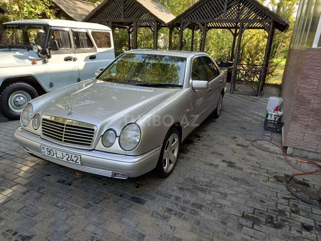 Mercedes E 280 1999, 220,000 km - 2.8 l - Mingəçevir