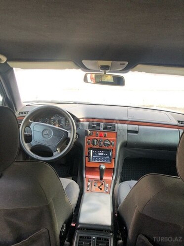 Mercedes E 240 1999, 180,000 km - 2.4 l - Bakı