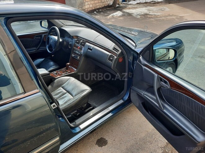 Mercedes E 220 2000, 250,000 km - 2.2 l - Bakı