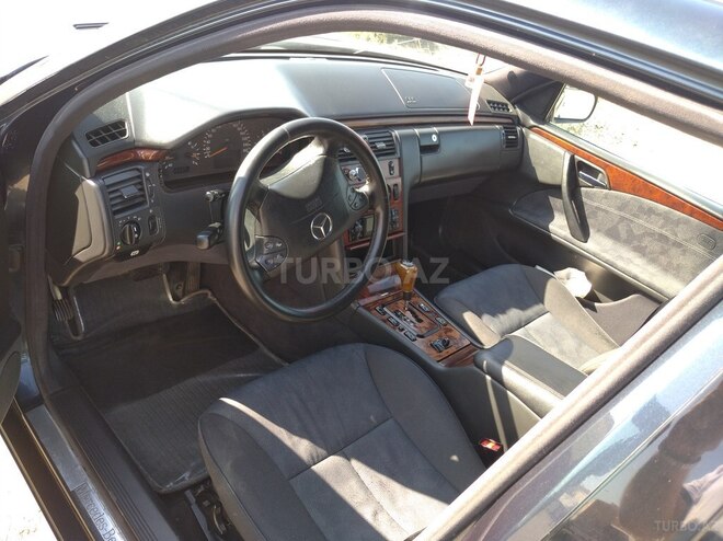 Mercedes E 270 1999, 396,000 km - 2.7 l - İmişli