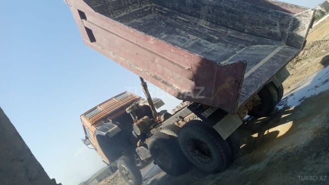 KamAz 55111 1989, 300,000 km - 11.0 l - Qobustan