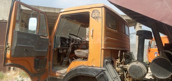 KamAz 55111 1989, 300,000 km - 11.0 l - Qobustan