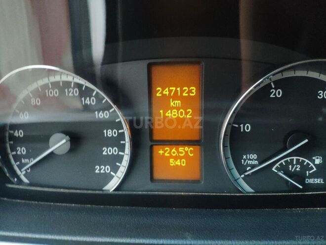 Mercedes V 220 2011, 247,123 km - 2.2 l - Bakı