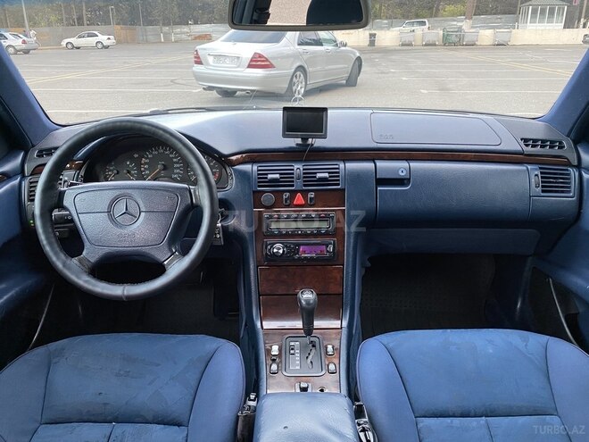 Mercedes E 230 1997, 221,700 km - 2.3 л - Xırdalan