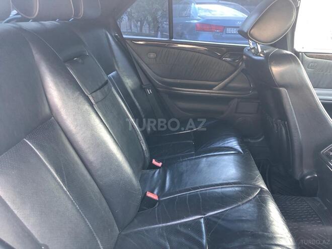 Mercedes E 320 2001, 242,400 km - 3.2 l - Sumqayıt