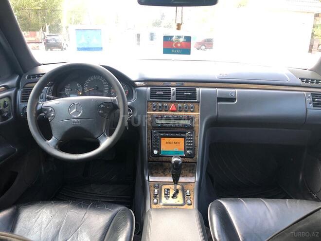 Mercedes E 320 2001, 242,400 km - 3.2 l - Sumqayıt