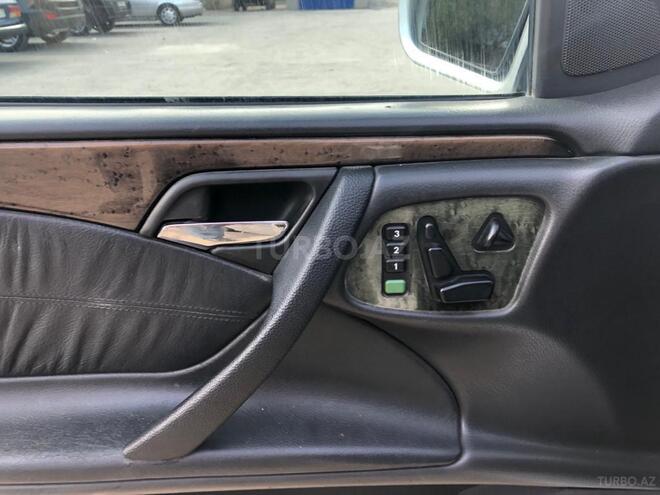 Mercedes E 320 2001, 242,400 km - 3.2 l - Sumqayıt