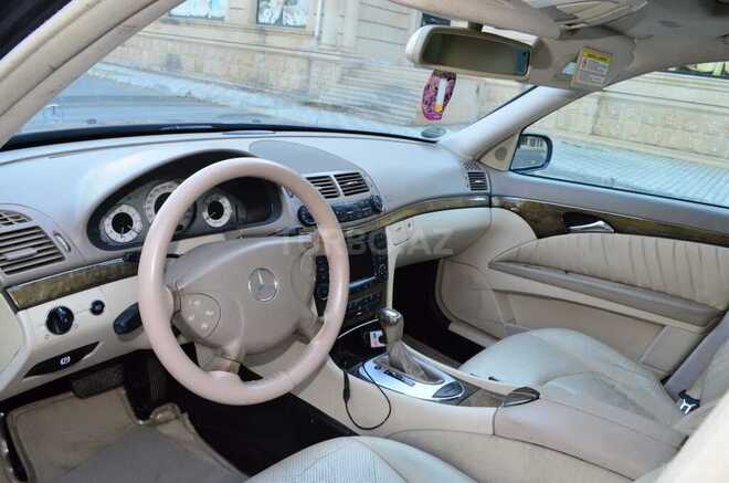 Mercedes E 240 2004, 295,000 km - 2.4 l - Ucar