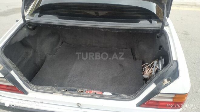 Mercedes E 250 1990, 290,000 km - 2.5 l - Bakı