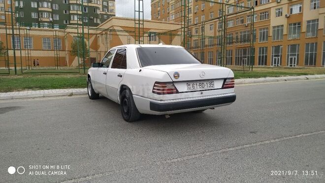 Mercedes E 250 1990, 290,000 km - 2.5 l - Bakı