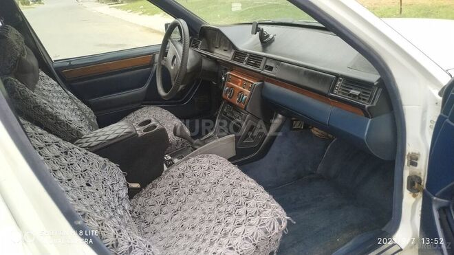 Mercedes E 250 1990, 290,000 km - 2.5 l - Bakı