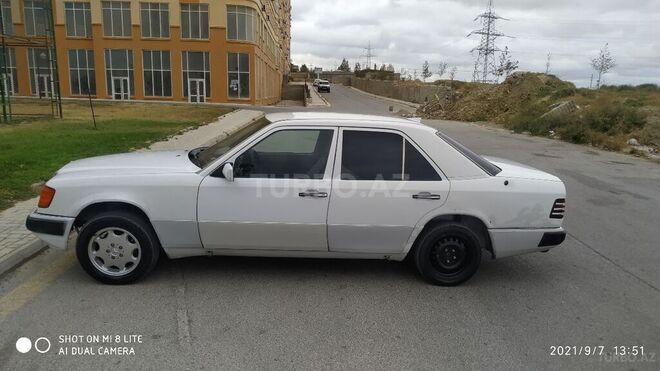 Mercedes E 250 1990, 290,000 km - 2.5 l - Bakı