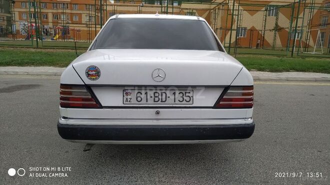 Mercedes E 250 1990, 290,000 km - 2.5 l - Bakı