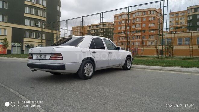 Mercedes E 250 1990, 290,000 km - 2.5 l - Bakı