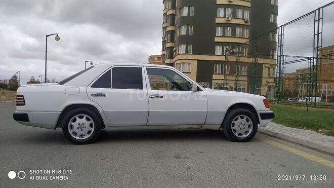 Mercedes E 250 1990, 290,000 km - 2.5 l - Bakı
