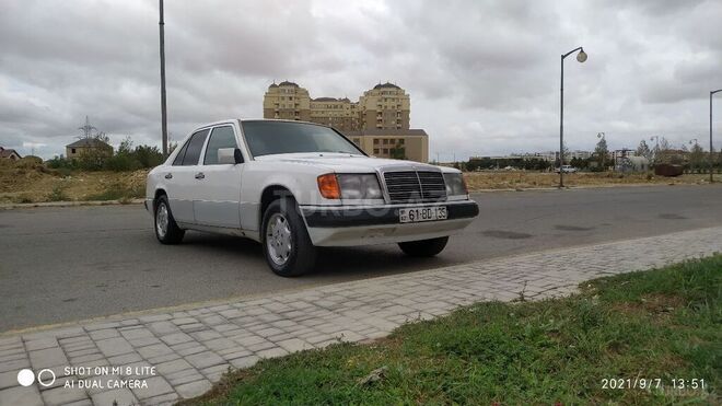 Mercedes E 250 1990, 290,000 km - 2.5 l - Bakı