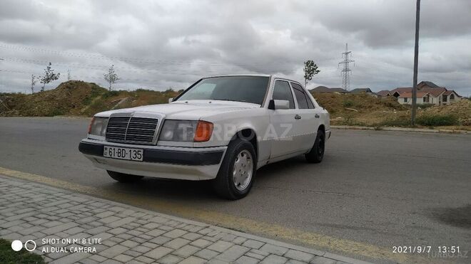 Mercedes E 250 1990, 290,000 km - 2.5 l - Bakı