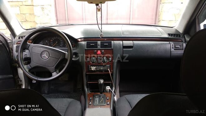 Mercedes E 230 1996, 418,000 km - 2.3 л - Bakı