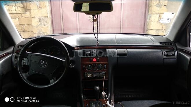 Mercedes E 230 1996, 418,000 km - 2.3 л - Bakı